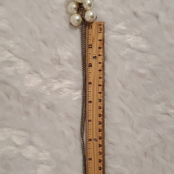 Cluster of faux pearls on a silver tone chain with a tassel also Classic Beauty - Picture 5 of 6